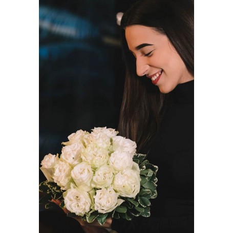 lindo Bouquet de rosas brancas - WHITE ROSES BOUQUET