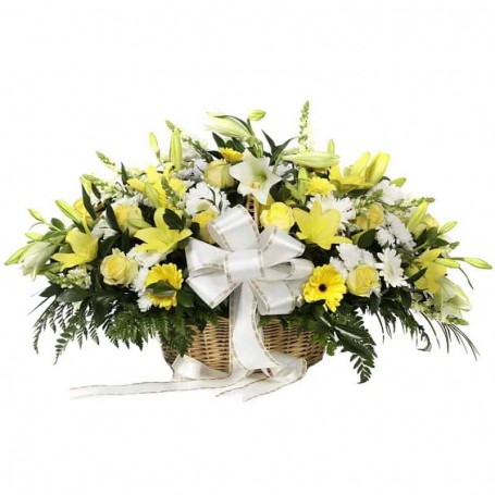 Arranjo de flores em cesta de vime para funeral - SAUDADE